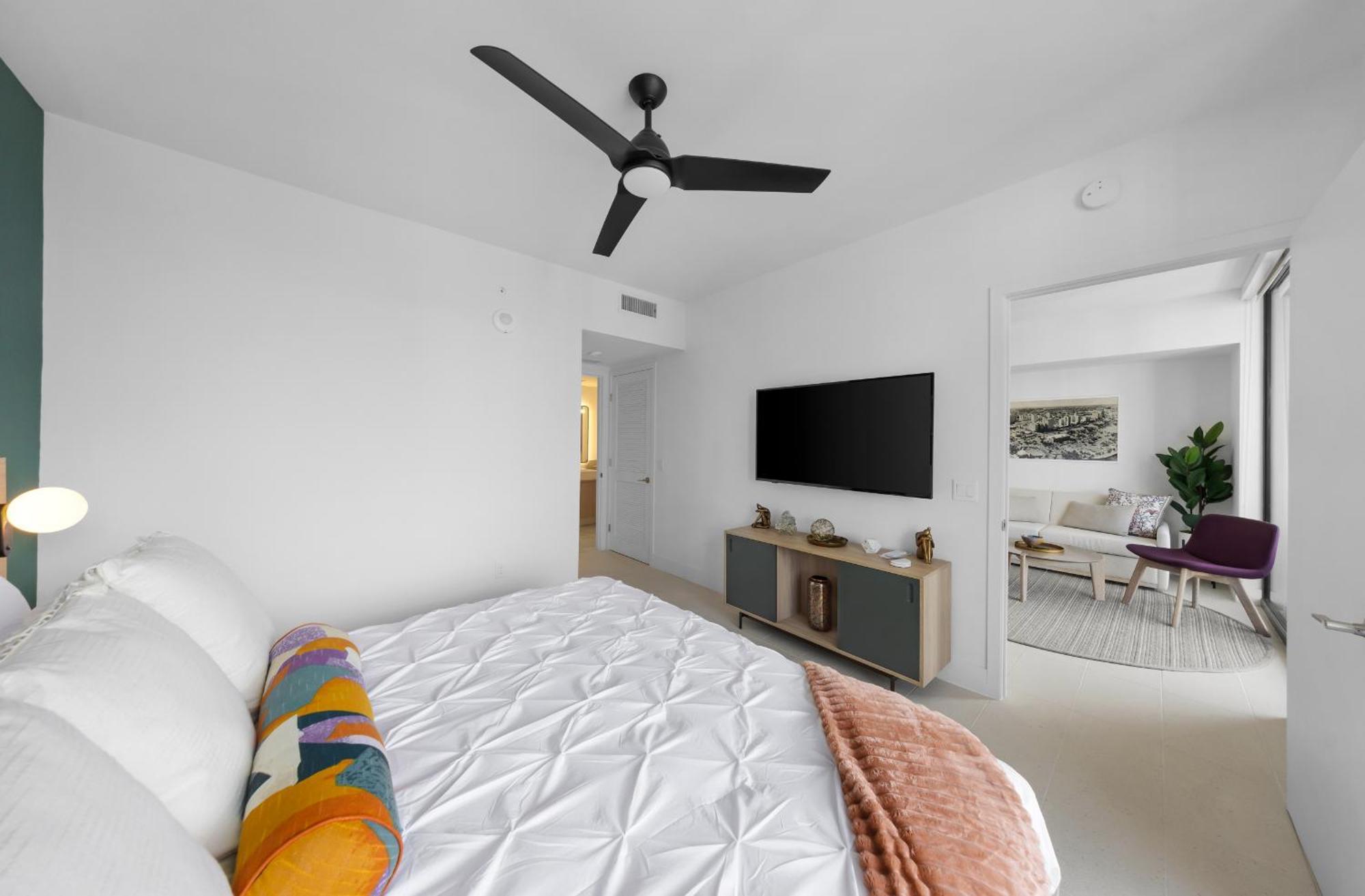 Aurora - Enjoy Magic In Our Gorgeous #2607 Miami