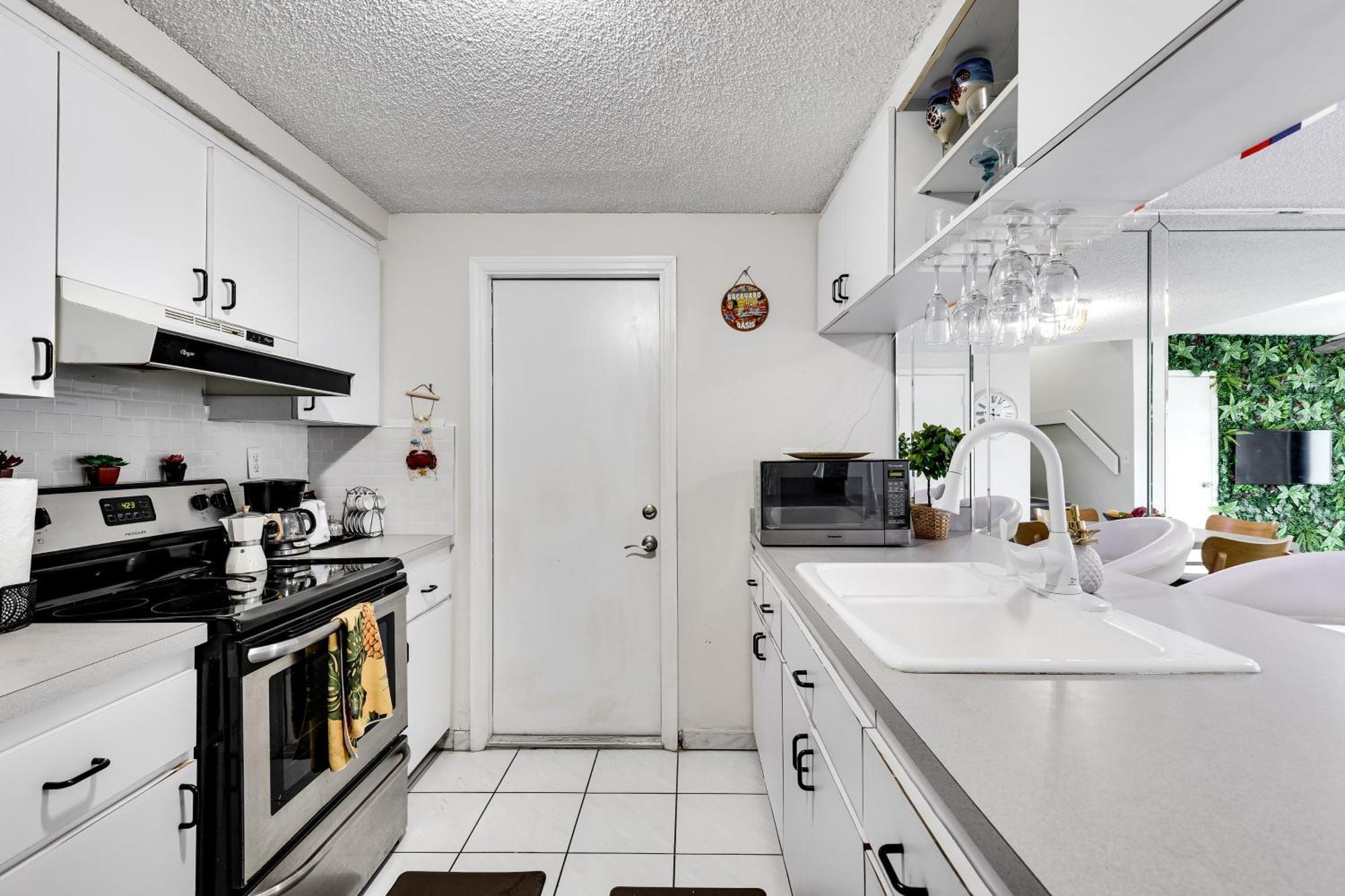 New 2bedroom 2bath House With Private Backyard & Jacuzzi Holiday home Miami