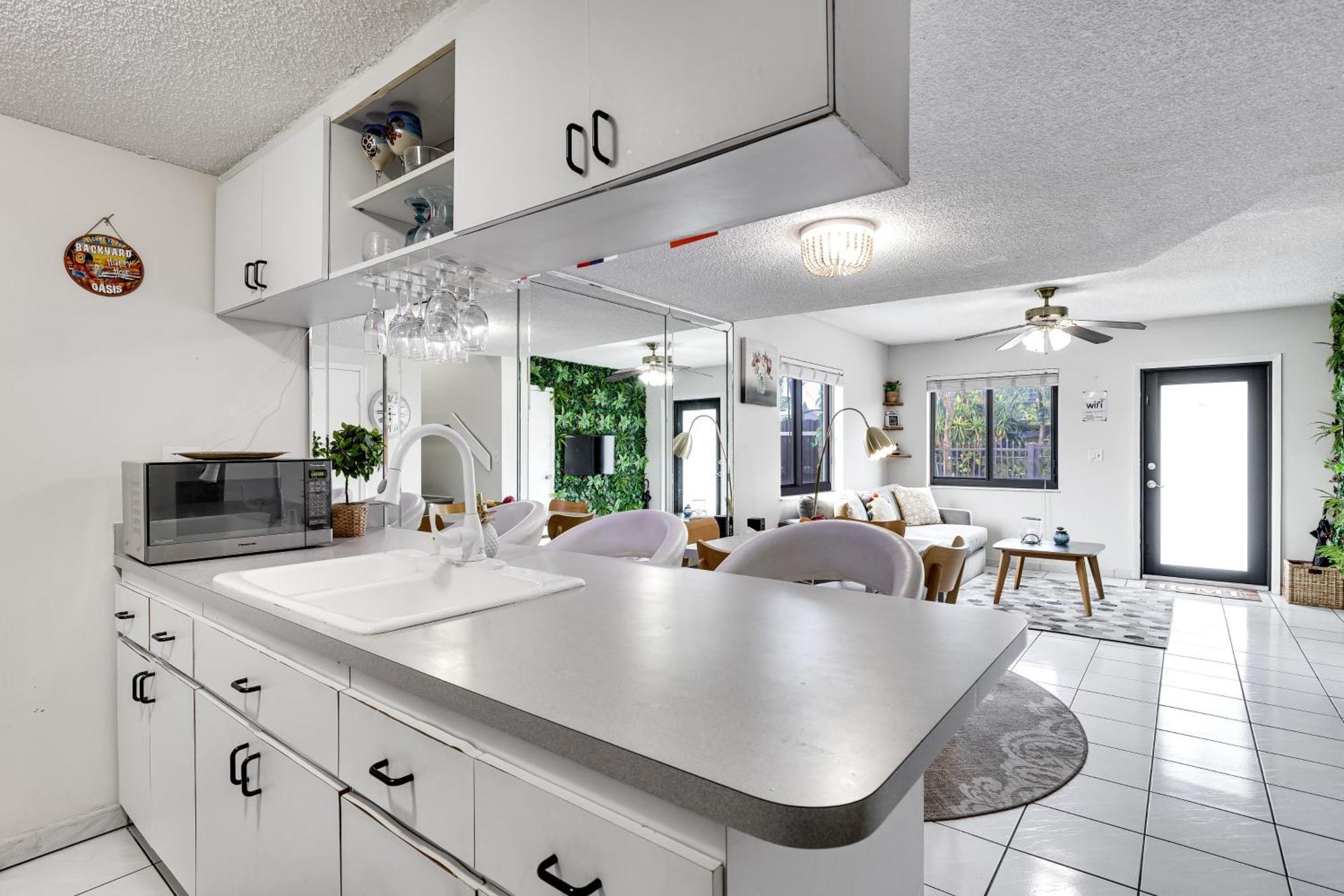 New 2bedroom 2bath House With Private Backyard & Jacuzzi * Miami