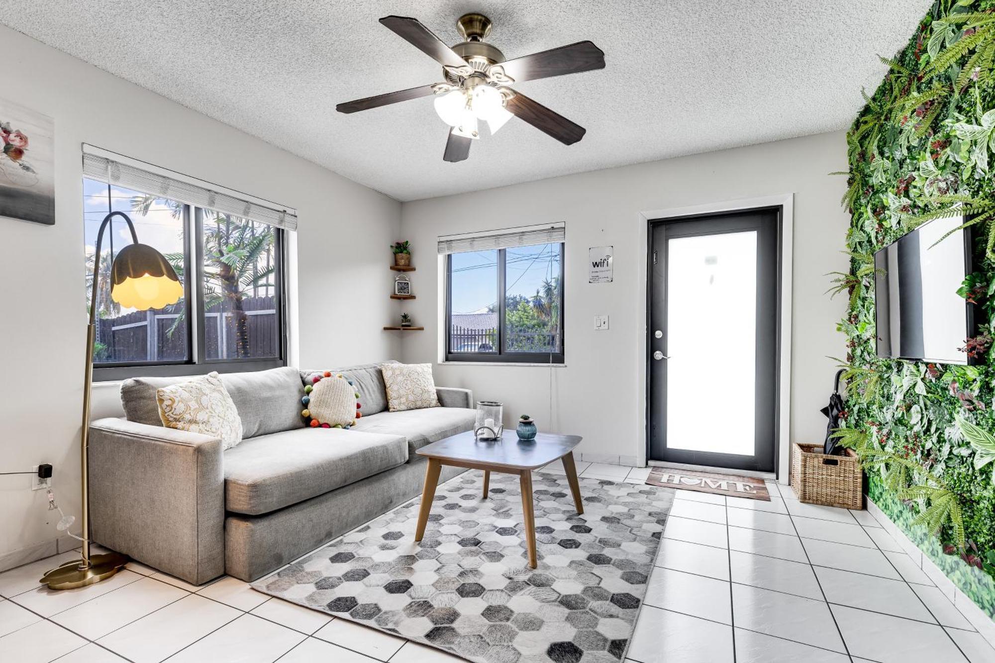 Holiday home New 2bedroom 2bath House With Private Backyard & Jacuzzi *
