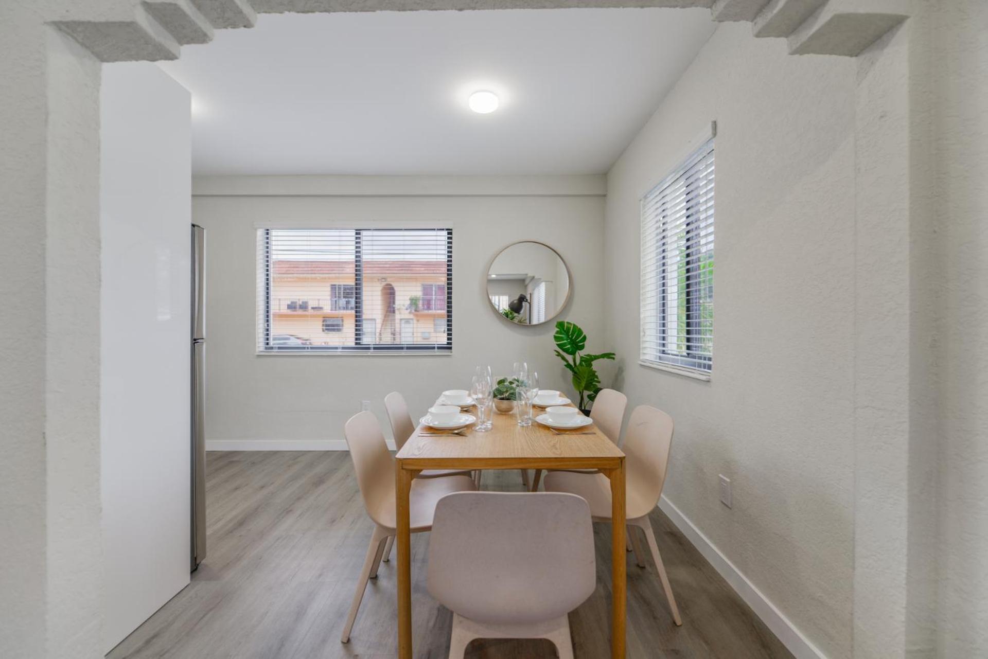 Prime Location On Calle Ocho In Little Havana * Miami