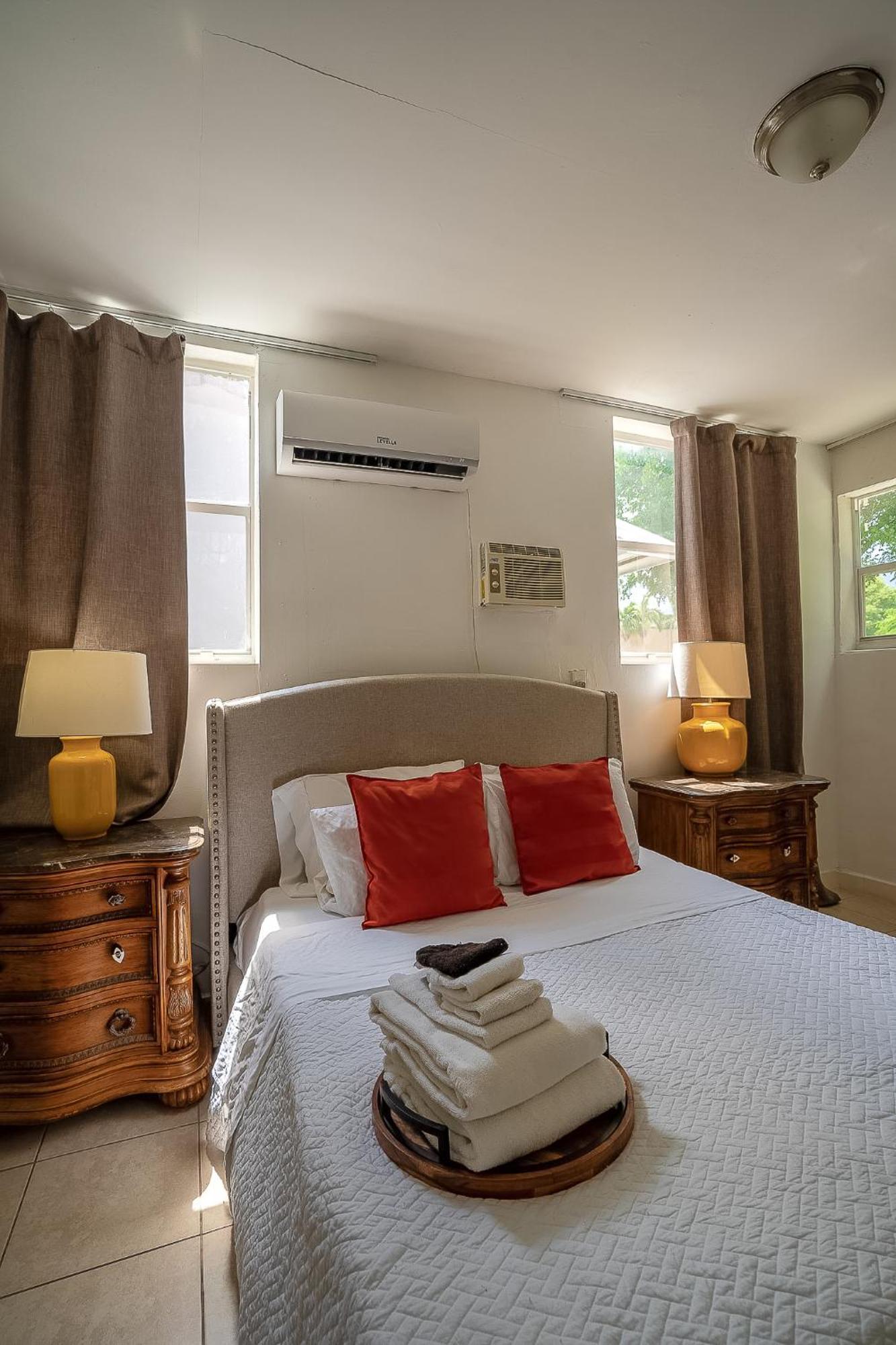 Private #3 Parking Tv Cable Tv, Wifi Centrally Located Homestay *