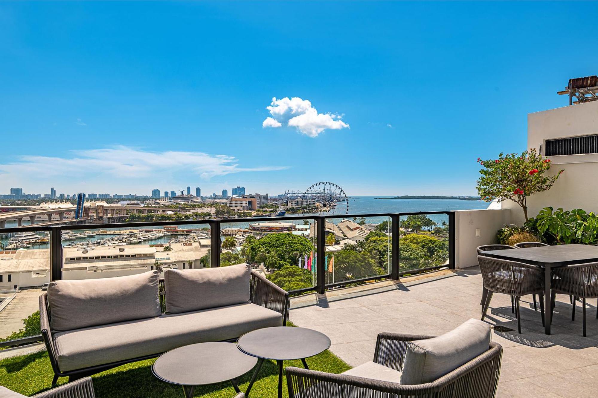 Studio With A City View Near Bayside Apartment *