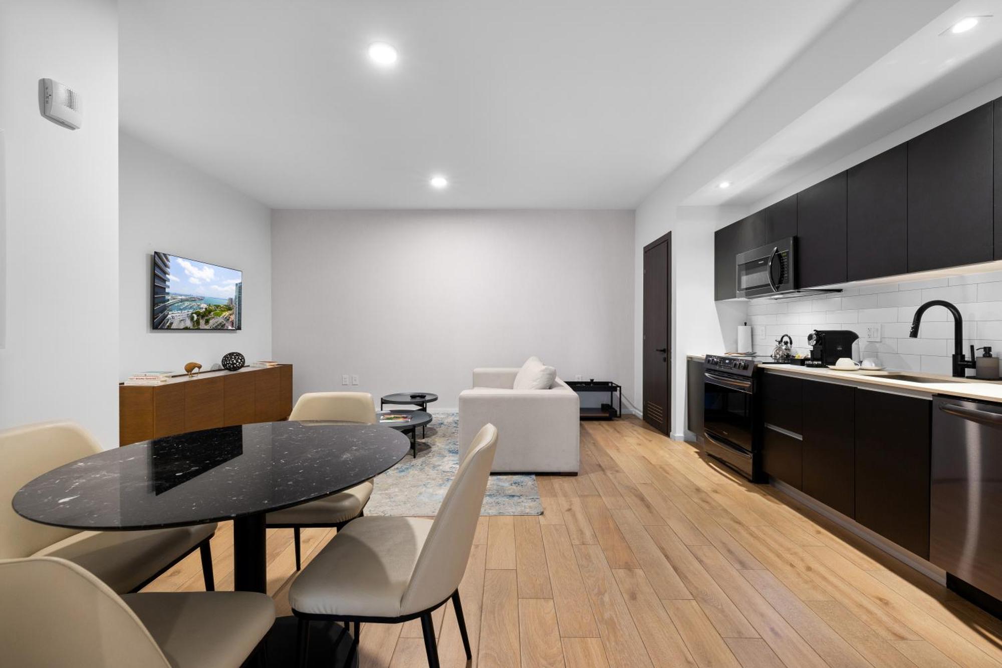 Studio With A City View Near Bayside Apartment *