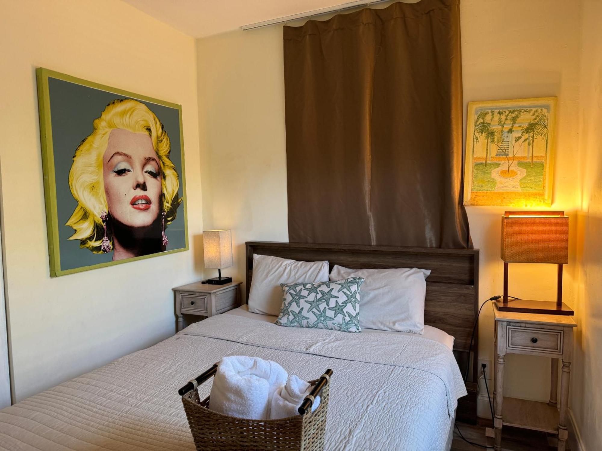 Private At Centrally Located With Free Parking * Miami