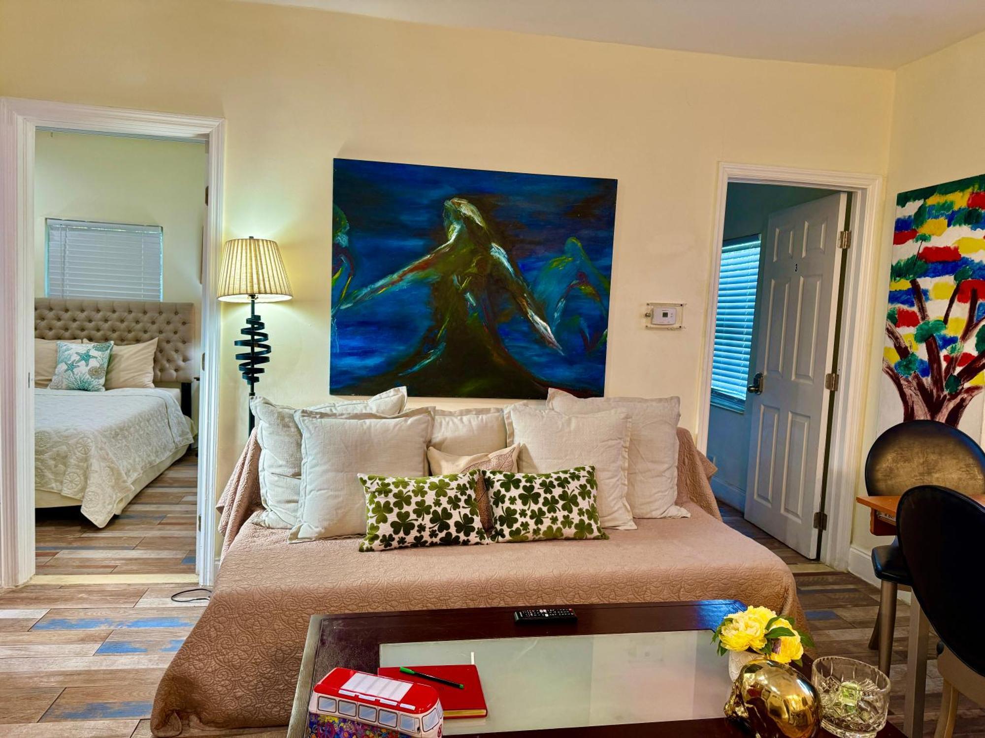 Private At Centrally Located With Free Parking * Miami
