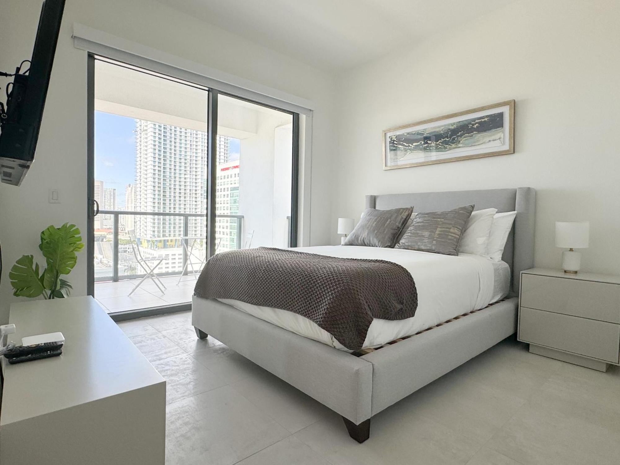 Private Terrace In Luxury 3br In Brickell *