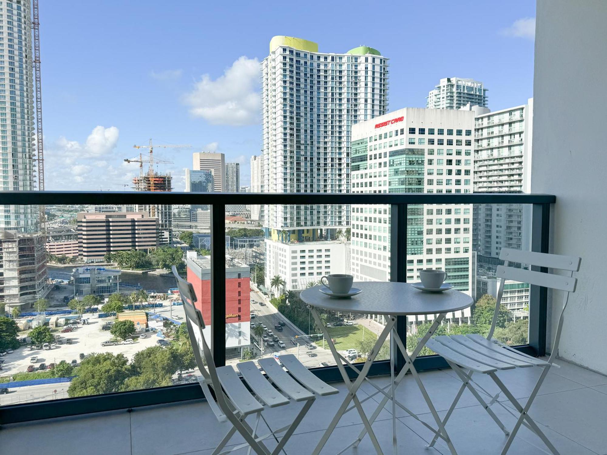 Private Terrace In Luxury 3br In Brickell Apartment