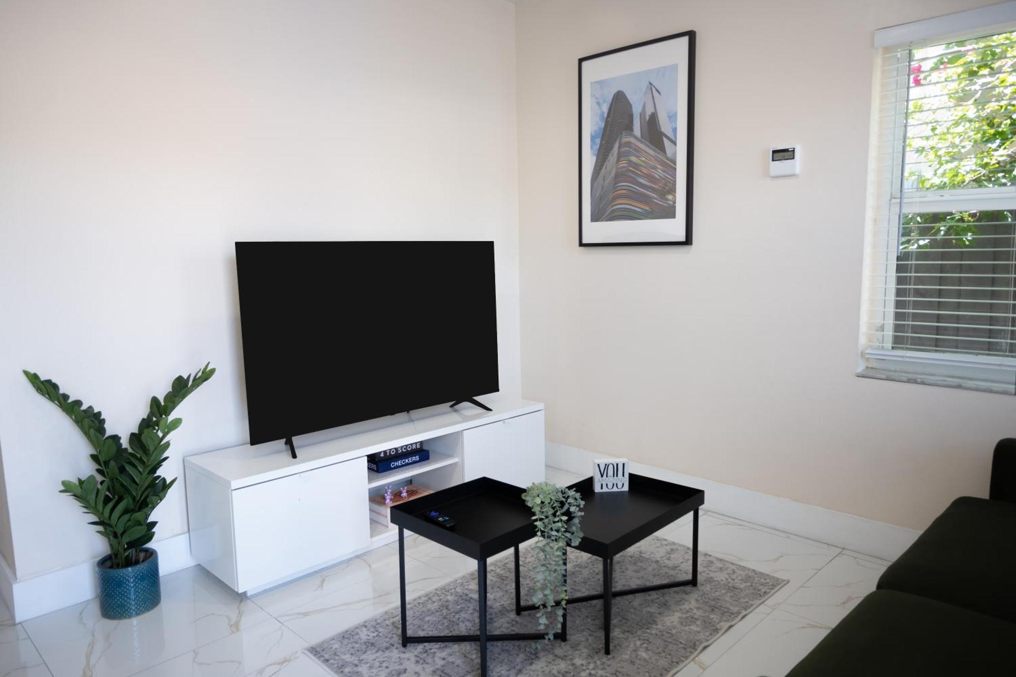 Apartment Cozy Airport, Kingbed, Fenced Parking - Little Havana Near Airport, Wynwood, Calle 8 Brickell, Coral Gables And Miami