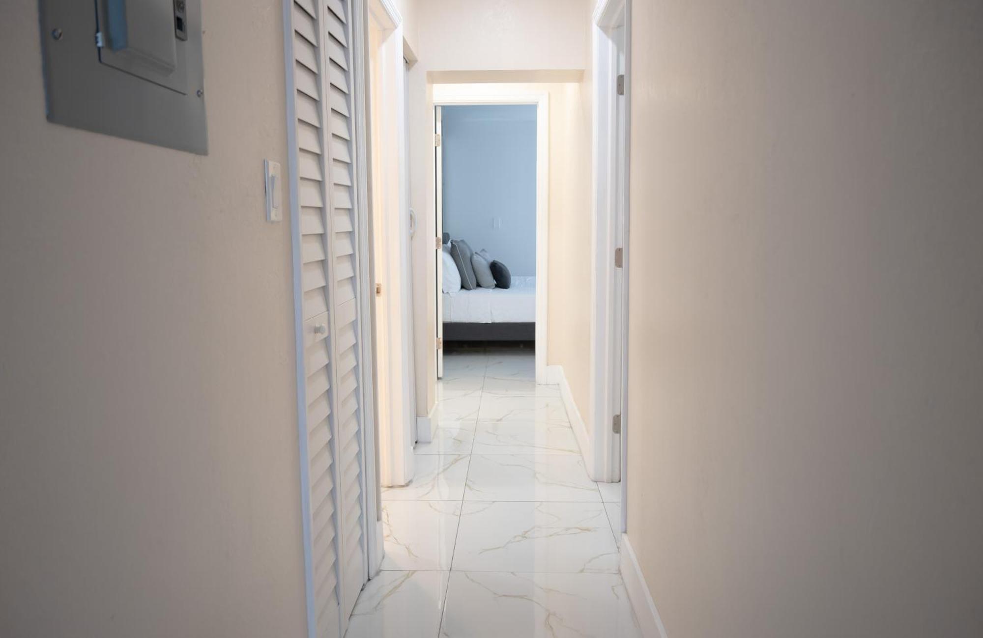 Cozy Airport, Kingbed, Fenced Parking - Little Havana Near Airport, Wynwood, Calle 8 Brickell, Coral Gables And *