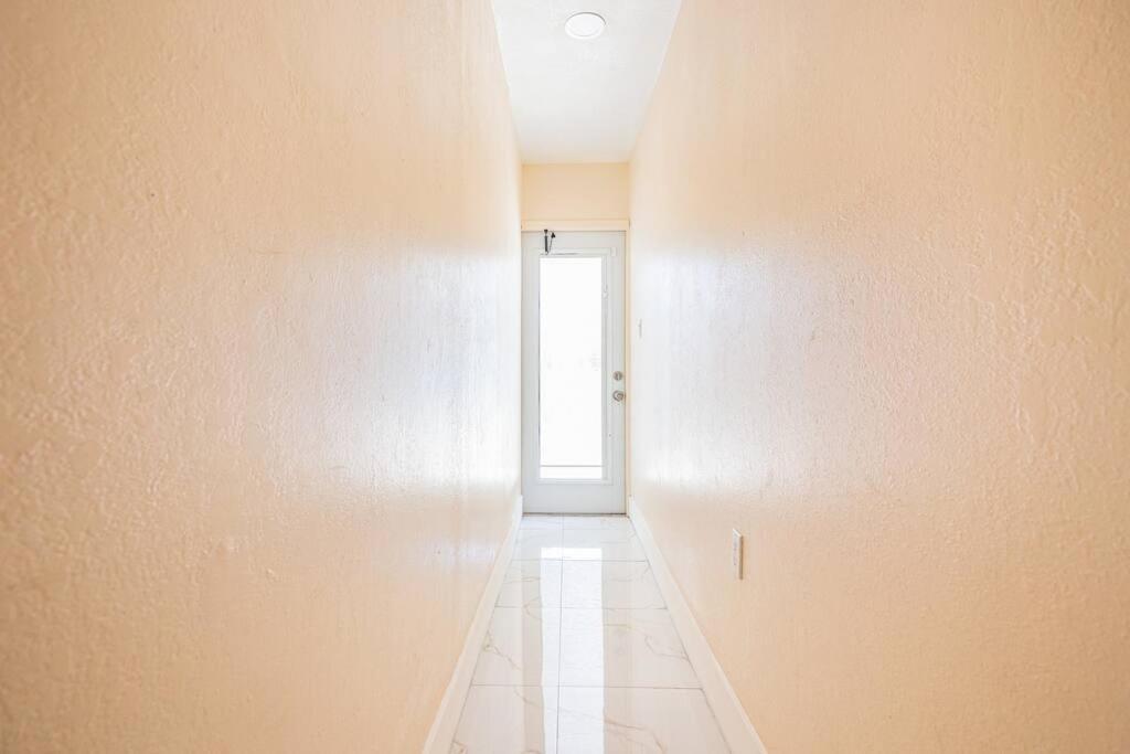 Apartment Cozy Airport, Kingbed, Fenced Parking - Little Havana Near Airport, Wynwood, Calle 8 Brickell, Coral Gables And Miami