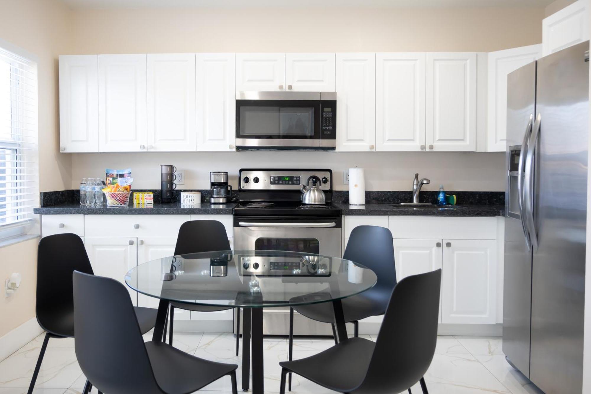 Cozy Airport, Kingbed, Fenced Parking - Little Havana Near Airport, Wynwood, Calle 8 Brickell, Coral Gables And * Miami