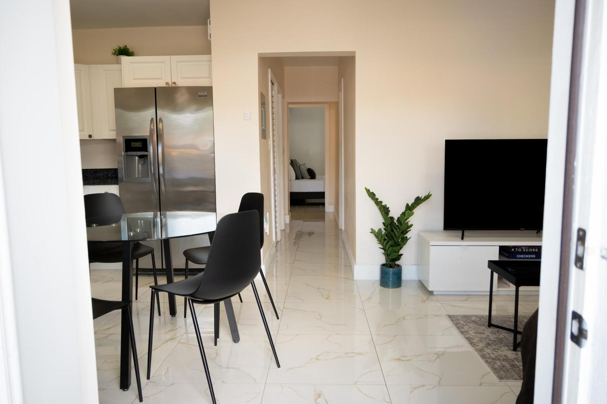 Cozy Airport, Kingbed, Fenced Parking - Little Havana Near Airport, Wynwood, Calle 8 Brickell, Coral Gables And * Miami