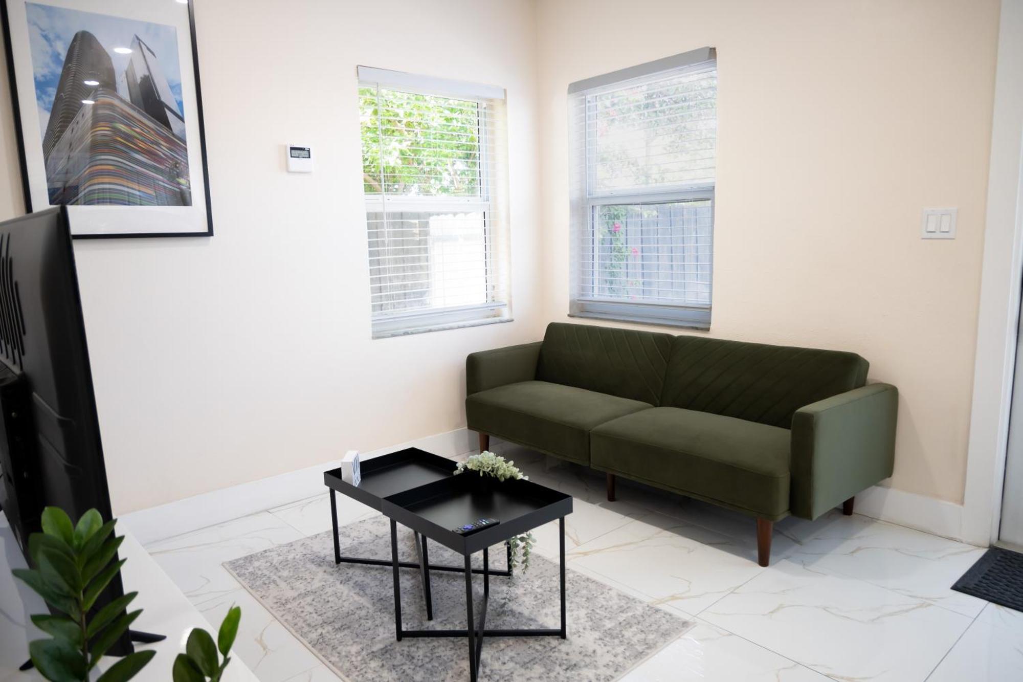 Cozy Airport, Kingbed, Fenced Parking - Little Havana Near Airport, Wynwood, Calle 8 Brickell, Coral Gables And Apartment