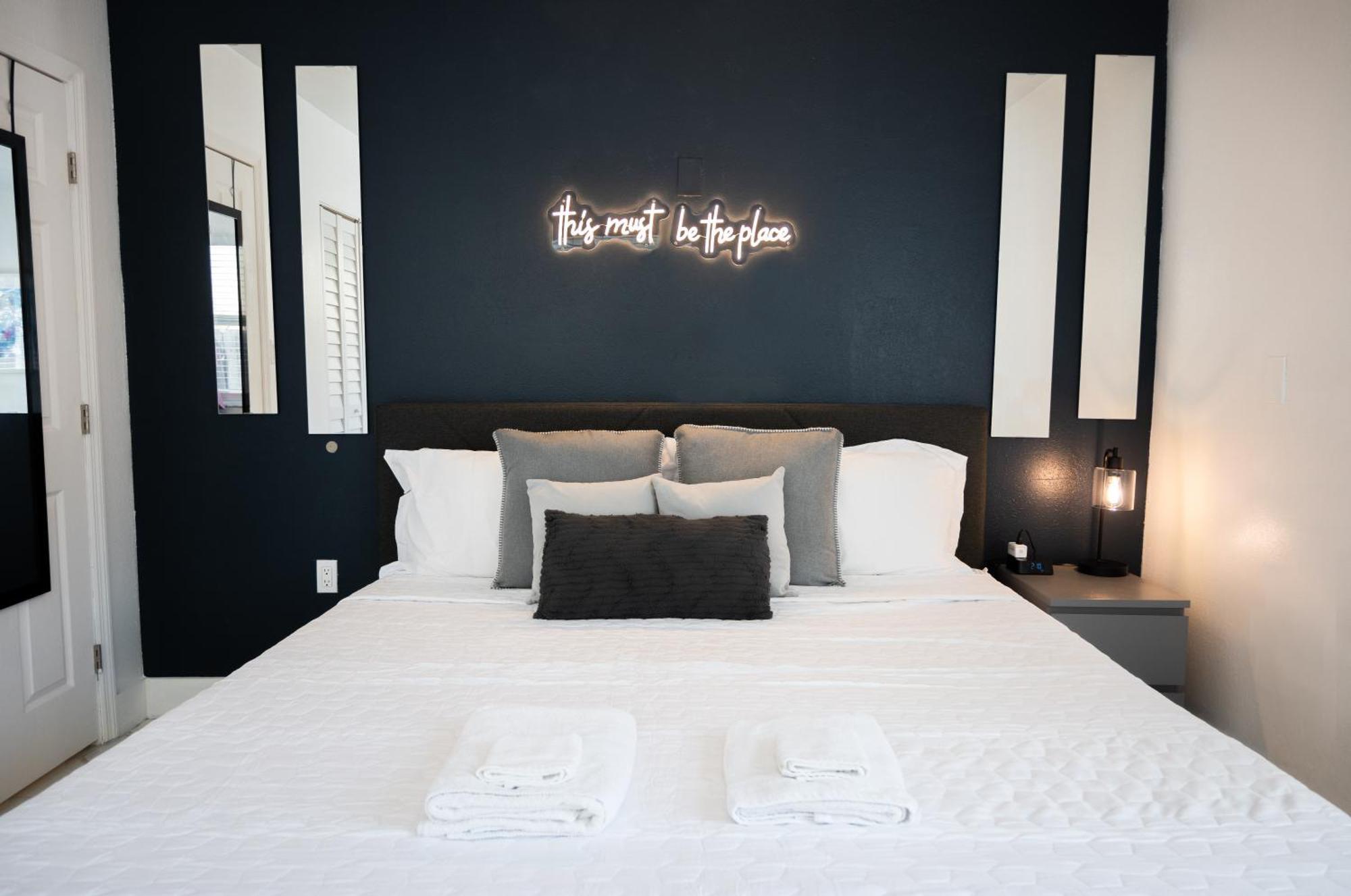 Cozy Airport, Kingbed, Fenced Parking - Little Havana Near Airport, Wynwood, Calle 8 Brickell, Coral Gables And *
