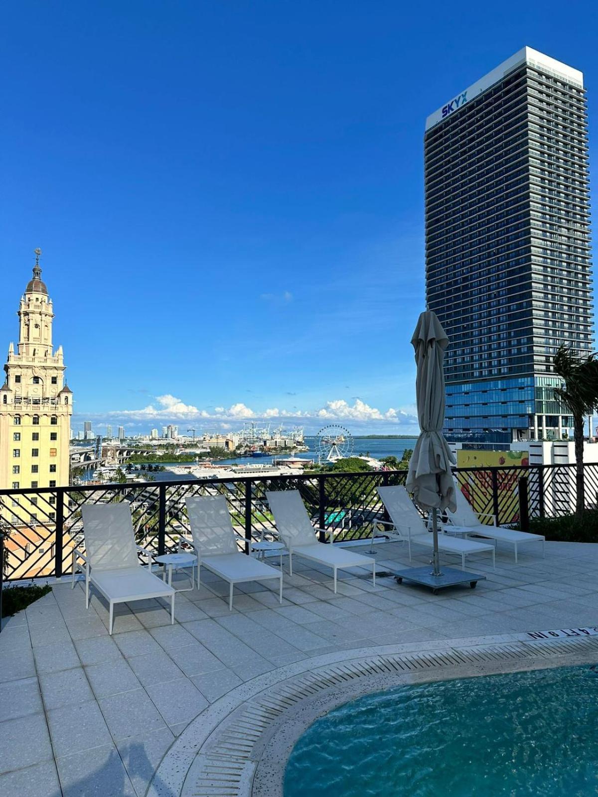 Apartment New Luxury At Downtown