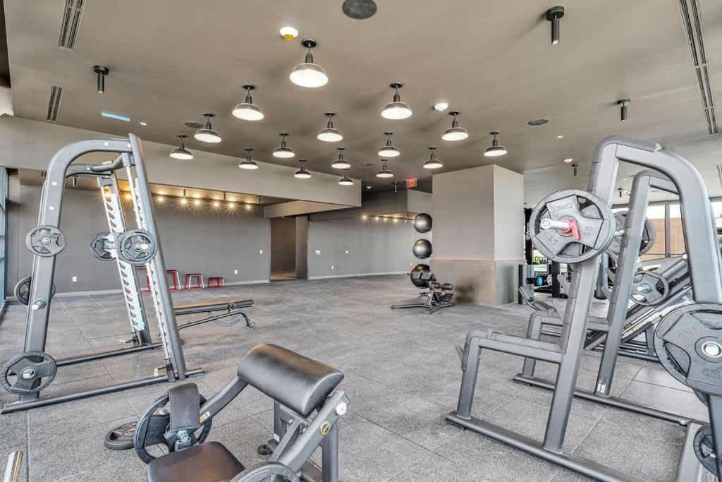 Apartment Oasis 1 Bedroom With Pool & Gym