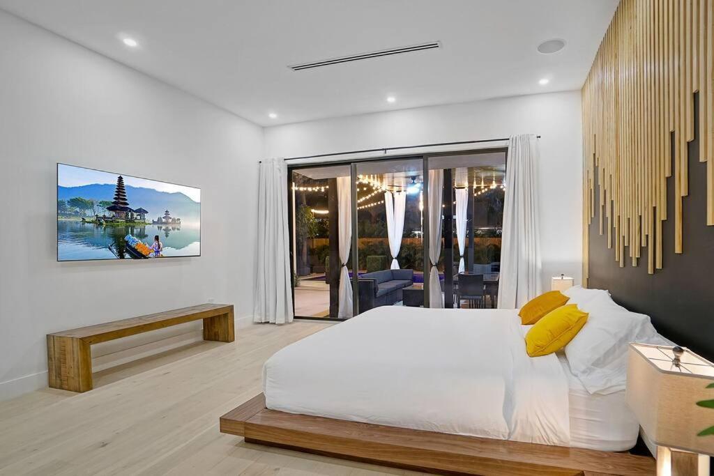 Villa New Bali Style With Vast Pool & Jacuzzi And Outdoor Grilling