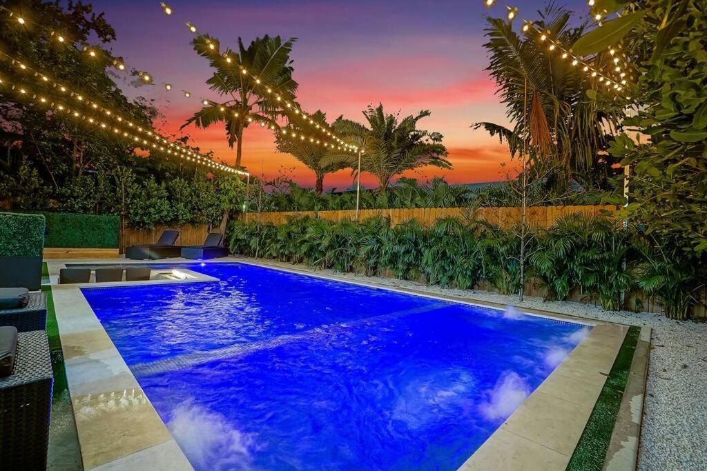 Villa New Bali Style With Vast Pool & Jacuzzi And Outdoor Grilling