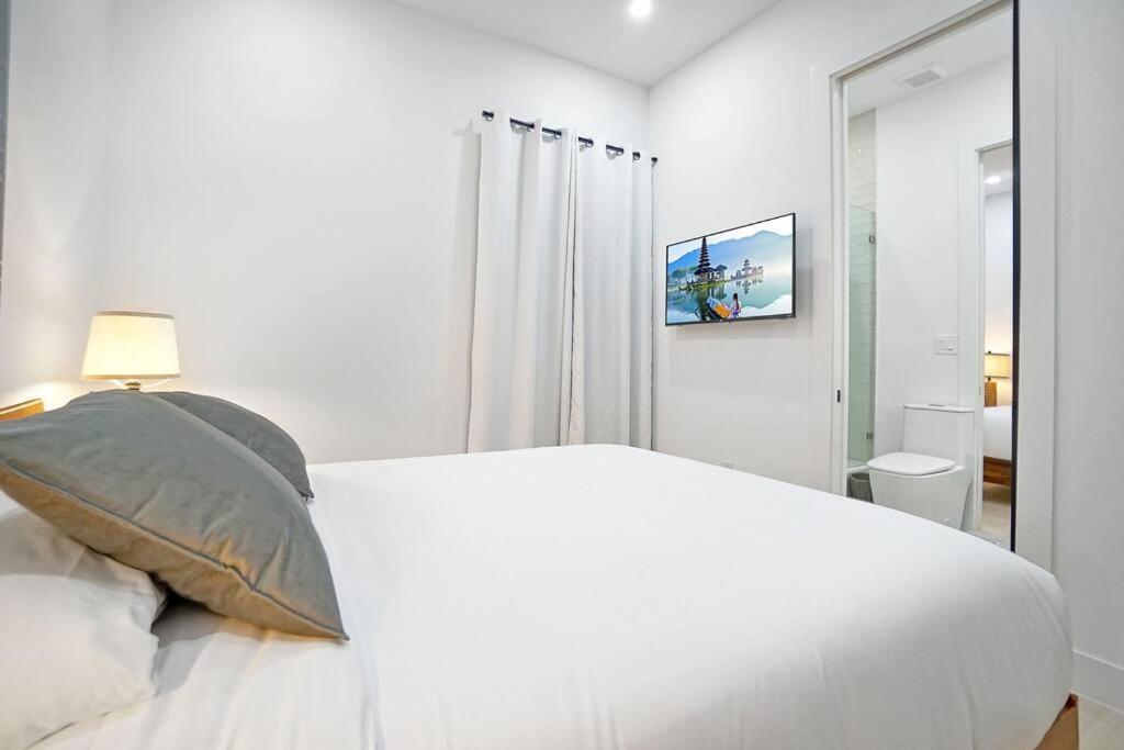 New Bali Style With Vast Pool & Jacuzzi And Outdoor Grilling *