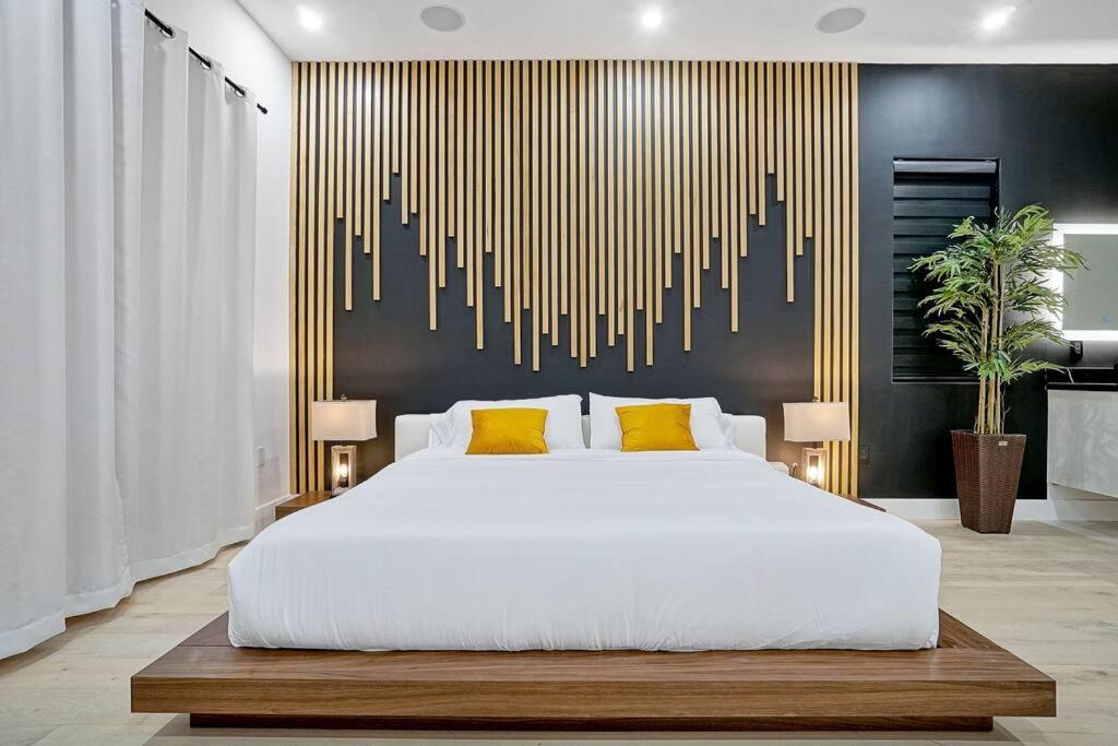 New Bali Style With Vast Pool & Jacuzzi And Outdoor Grilling Miami