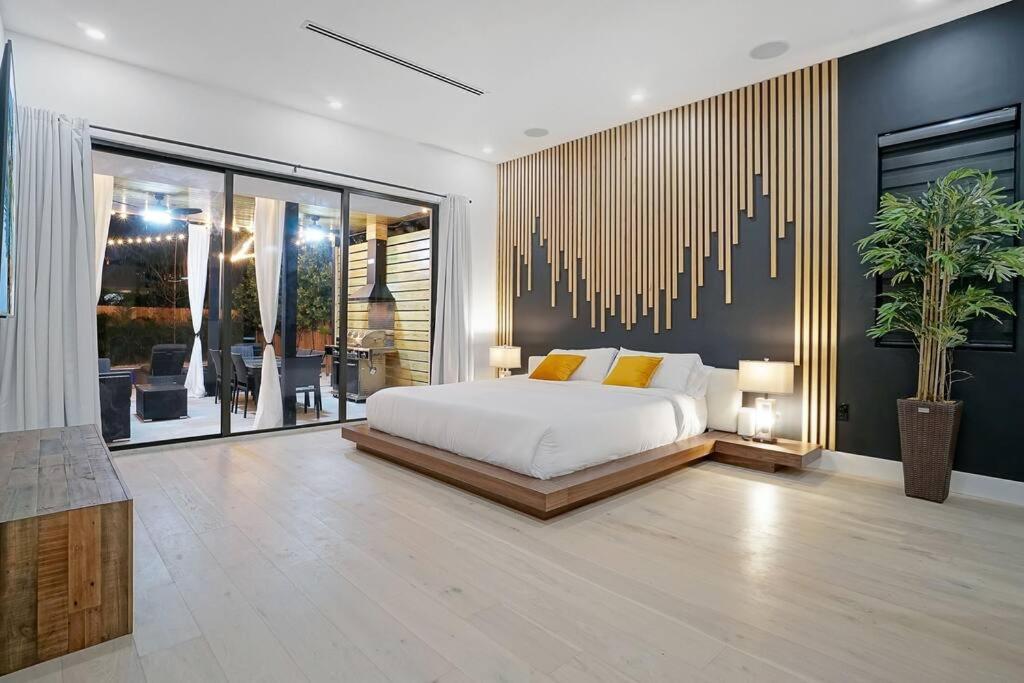 Villa New Bali Style With Vast Pool & Jacuzzi And Outdoor Grilling *