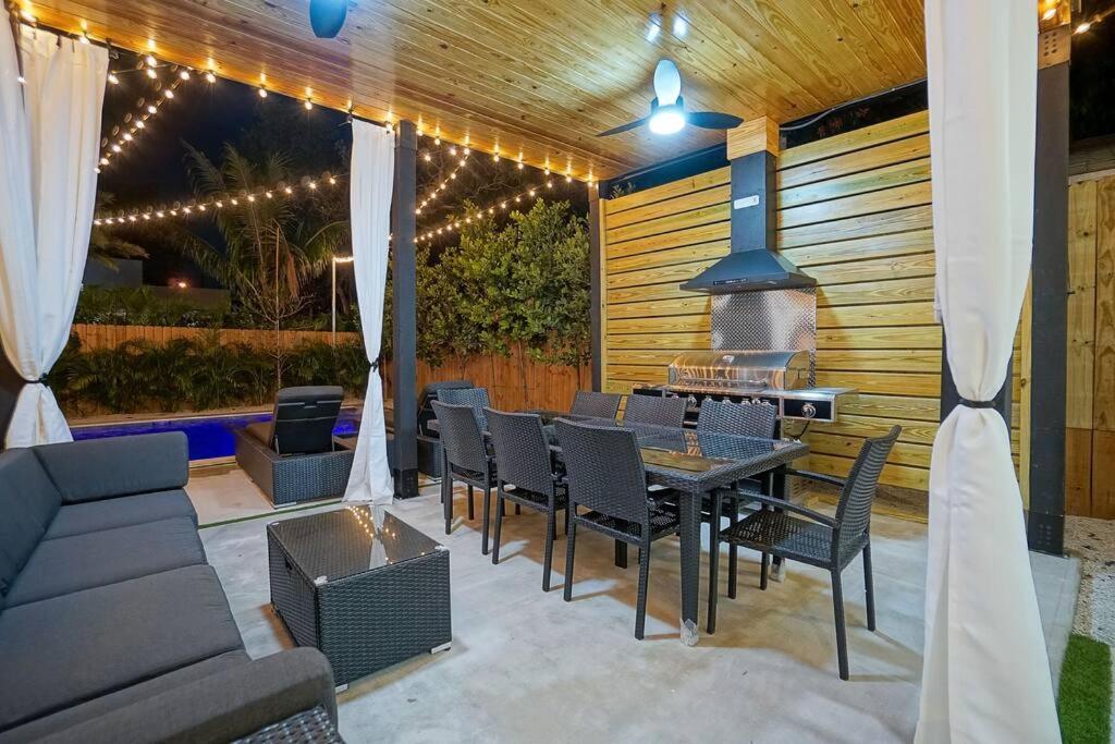 New Bali Style With Vast Pool & Jacuzzi And Outdoor Grilling Villa