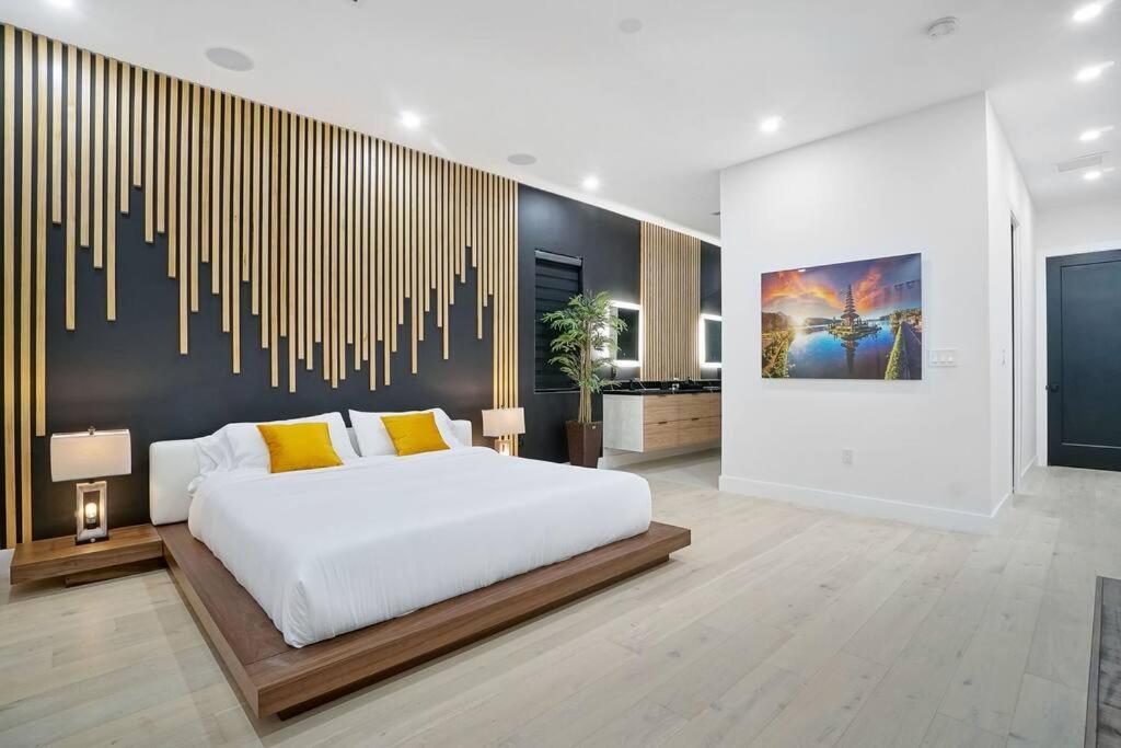 Villa New Bali Style With Vast Pool & Jacuzzi And Outdoor Grilling Miami