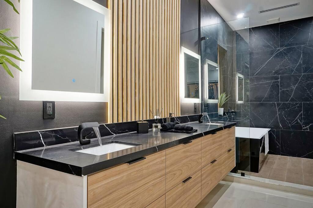 New Bali Style With Vast Pool & Jacuzzi And Outdoor Grilling * Miami