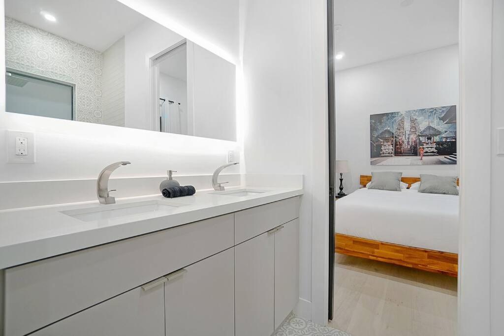 New Bali Style With Vast Pool & Jacuzzi And Outdoor Grilling