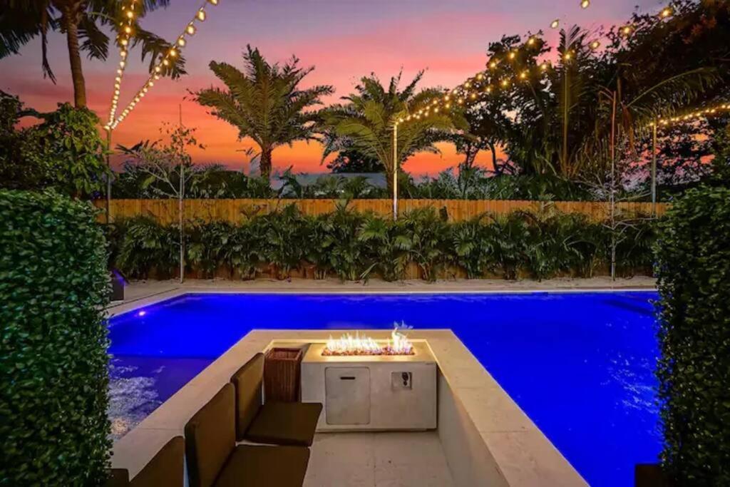 Villa New Bali Style With Vast Pool & Jacuzzi And Outdoor Grilling