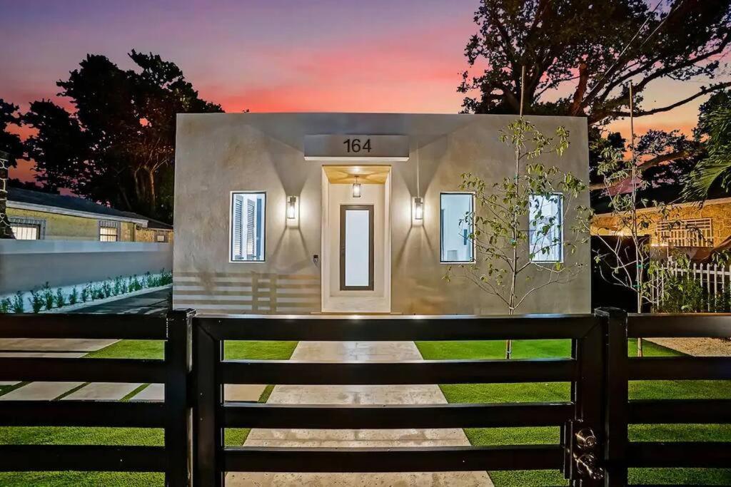 New Bali Style With Vast Pool & Jacuzzi And Outdoor Grilling Villa *