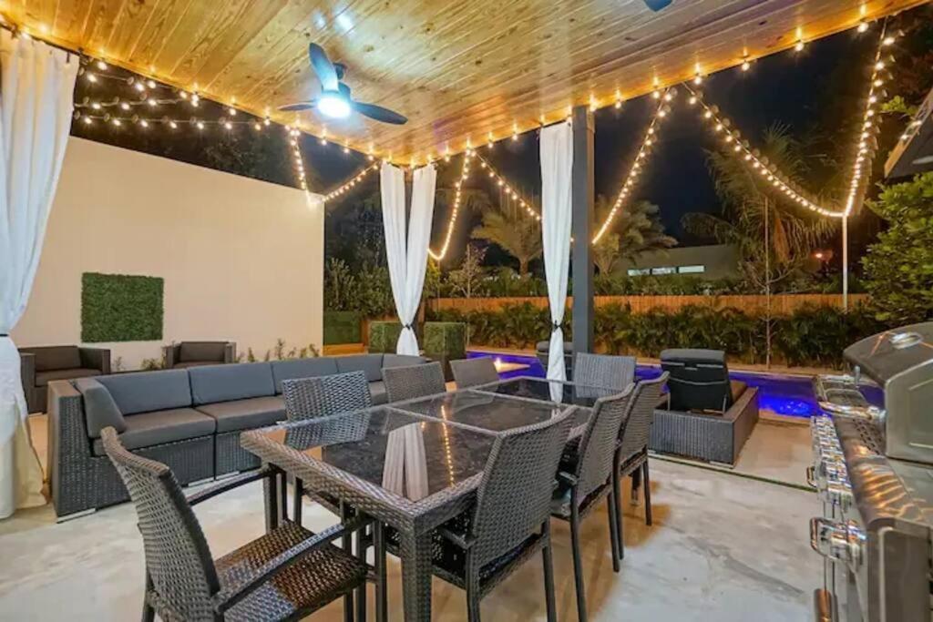 New Bali Style With Vast Pool & Jacuzzi And Outdoor Grilling *