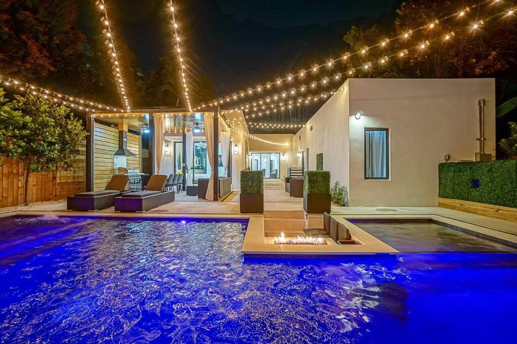 New Bali Style With Vast Pool & Jacuzzi And Outdoor Grilling Miami