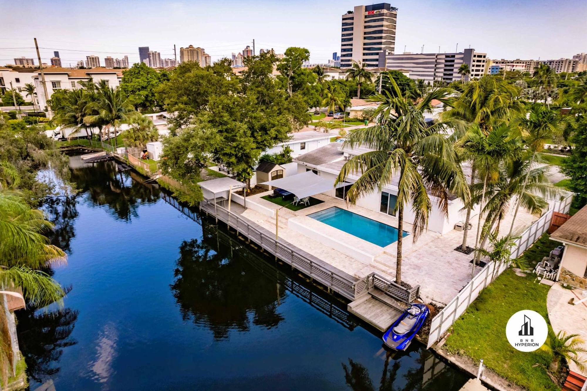 Hyperion - Luxurious 5b W Pool & Lounge
