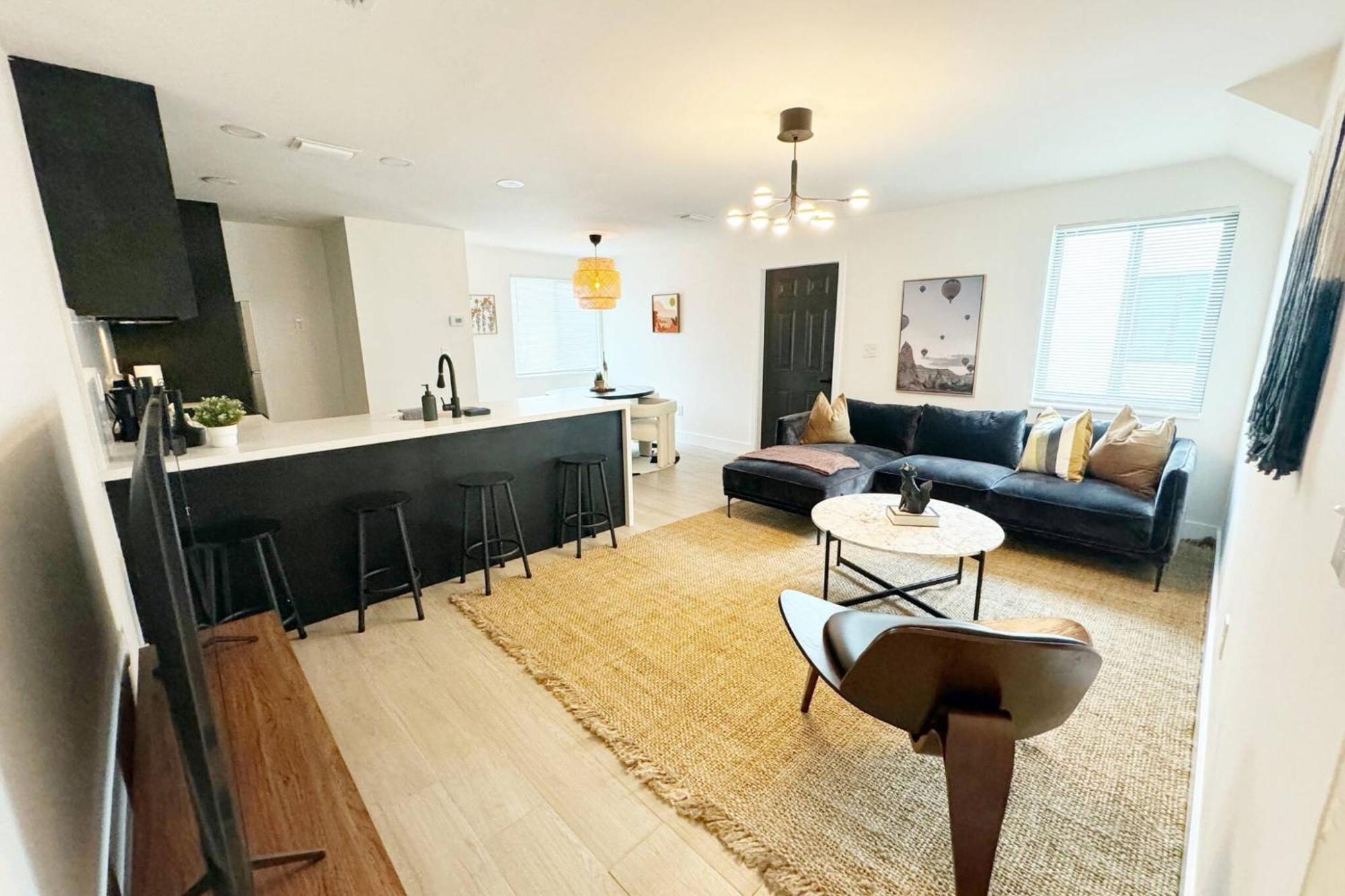 Elegance Meets Design: Modern District Apartment