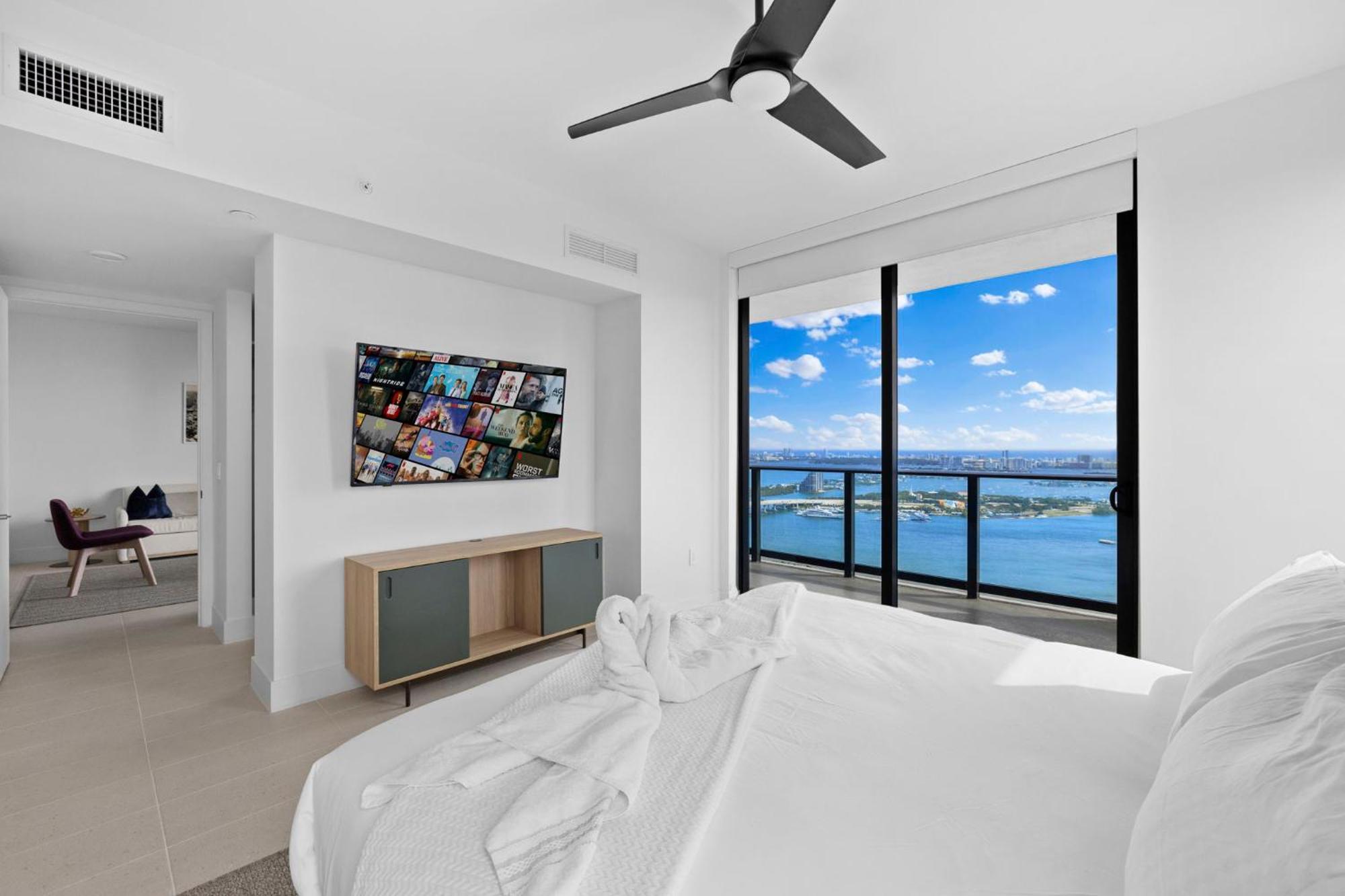 Lux Downtown W Free Parking Apartment *