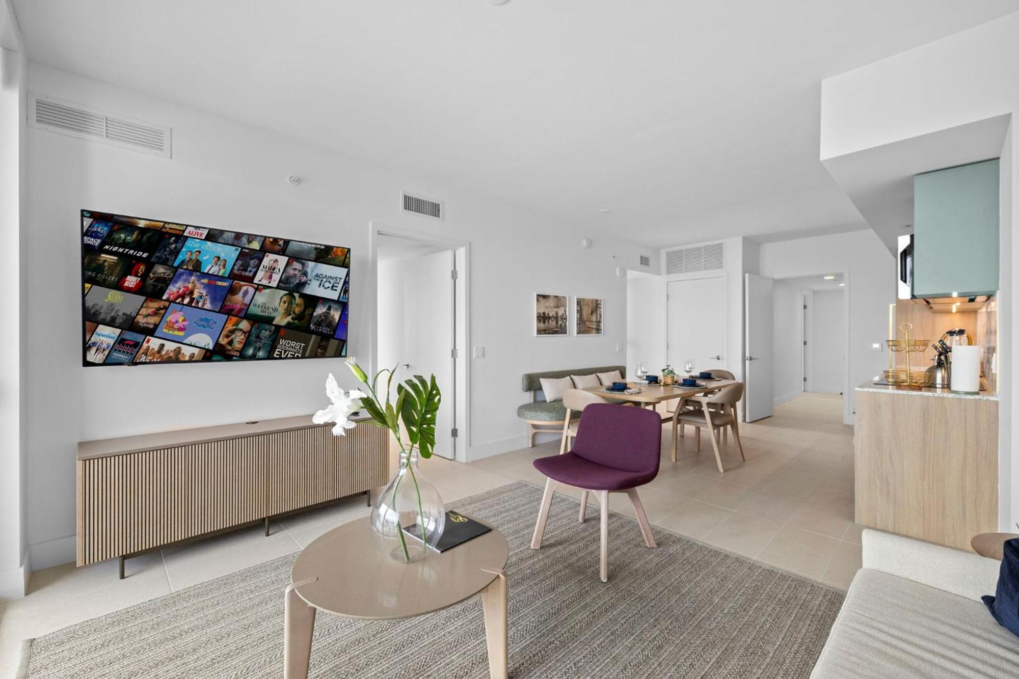 Lux Downtown W Free Parking *