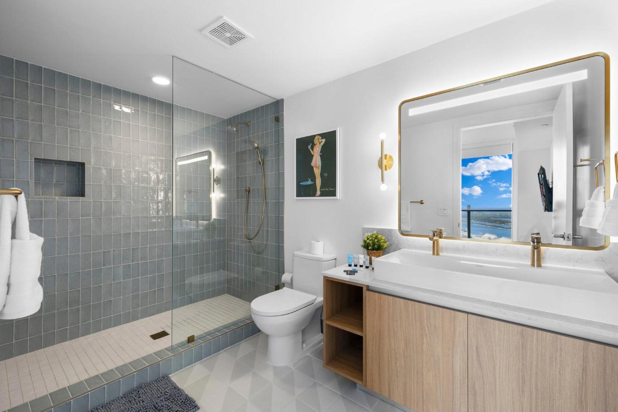 Lux Downtown W Free Parking Apartment