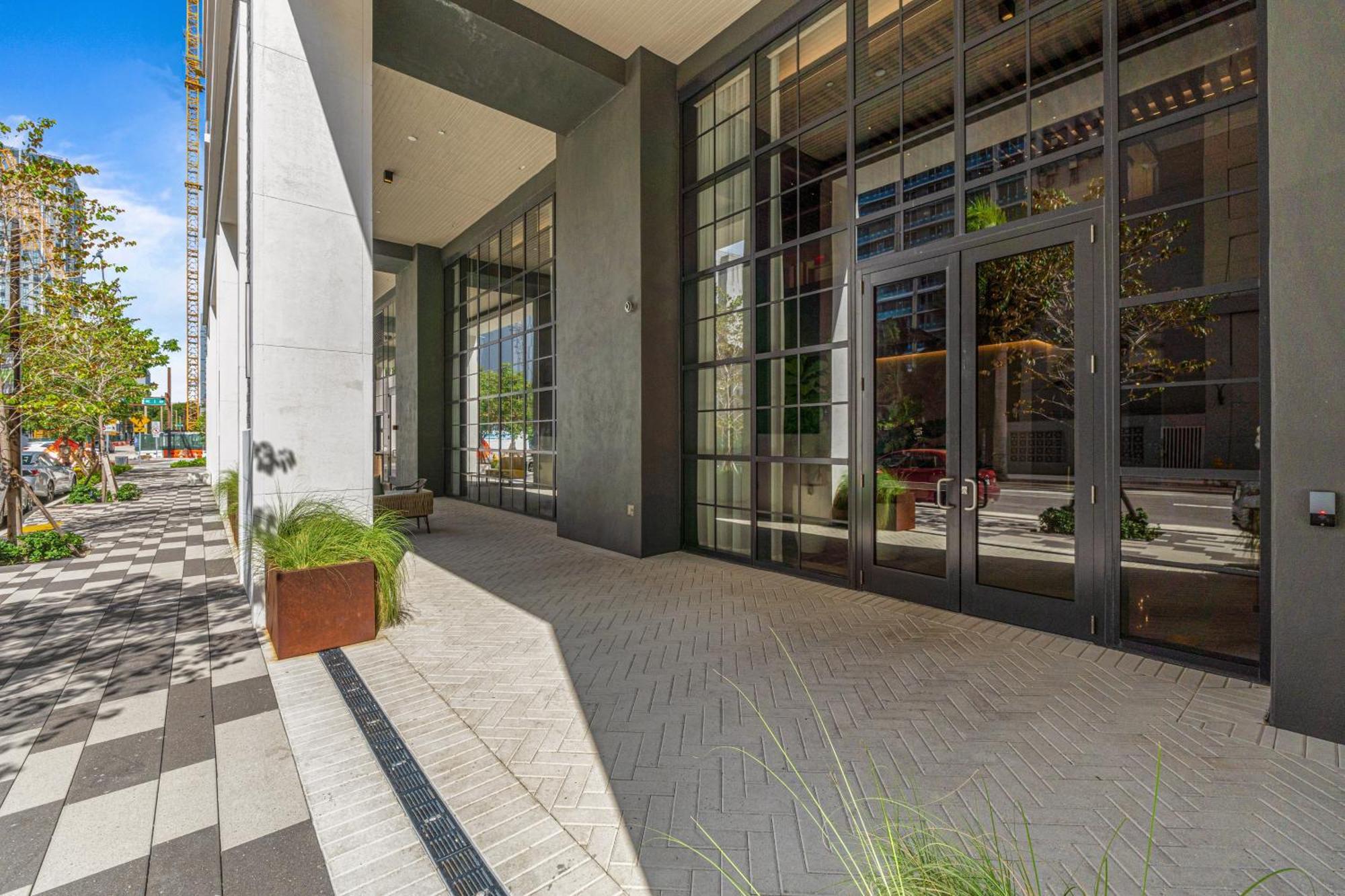 Lux Downtown W Free Parking