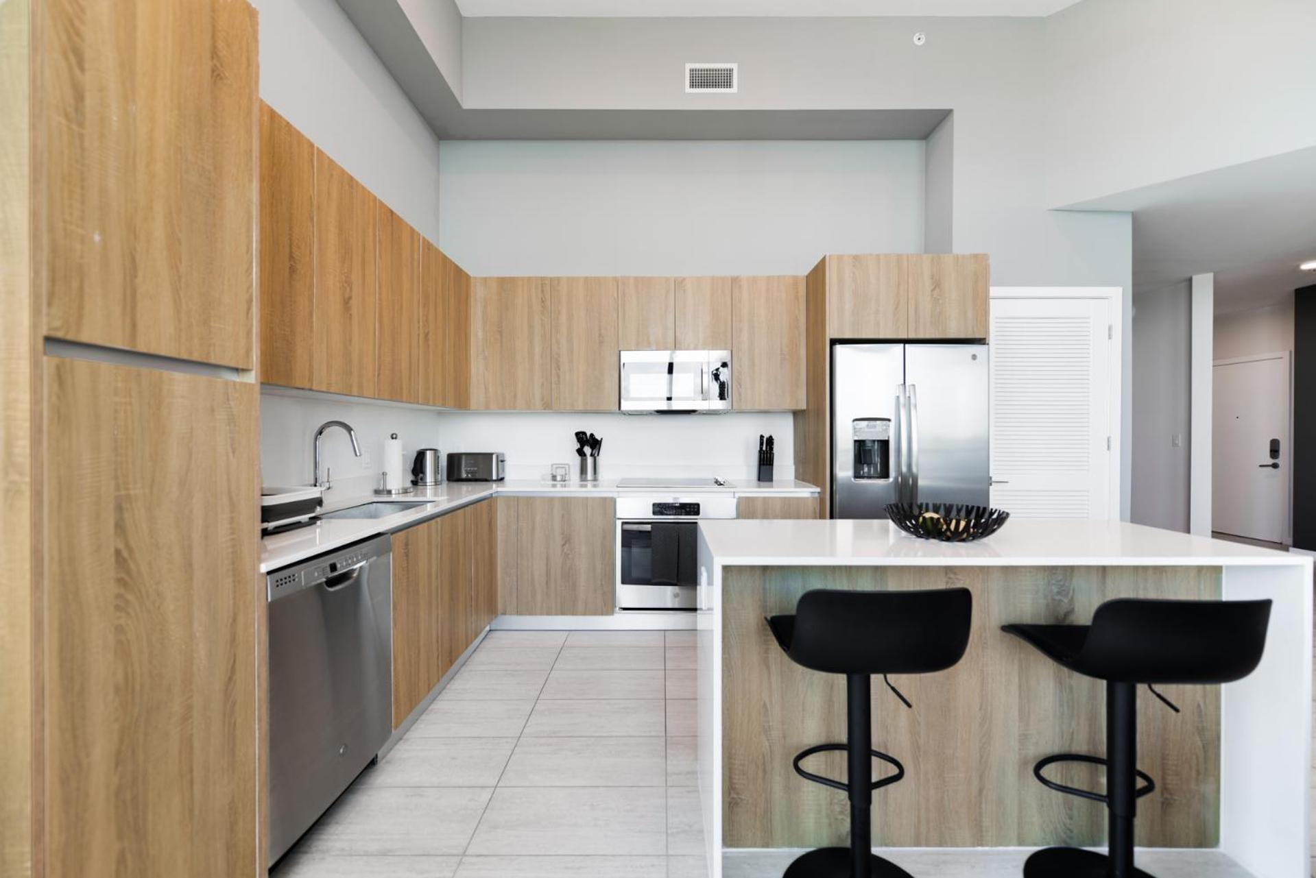 Luxury 1/1 + Den Modern In Design District * Miami