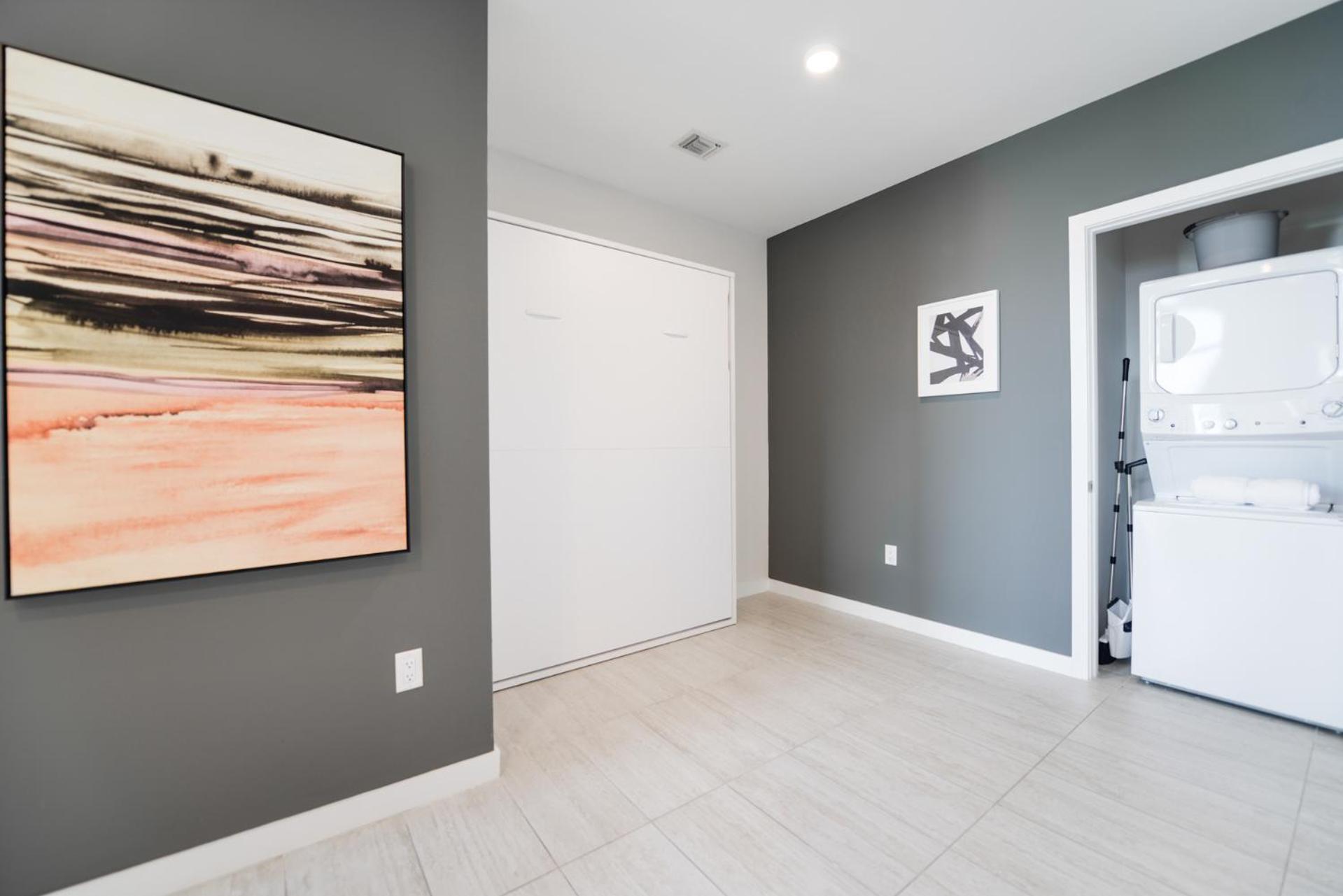 Luxury 1/1 + Den Modern In Design District Apartment Miami
