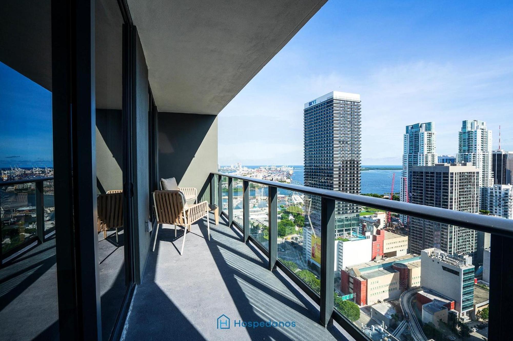 In New Luxury In Downtown Apartment *