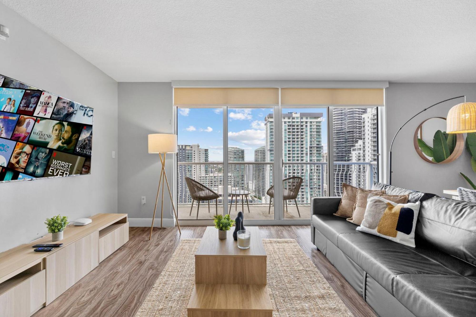 Breathtaking Views & Prime Location In Brickell Apartment