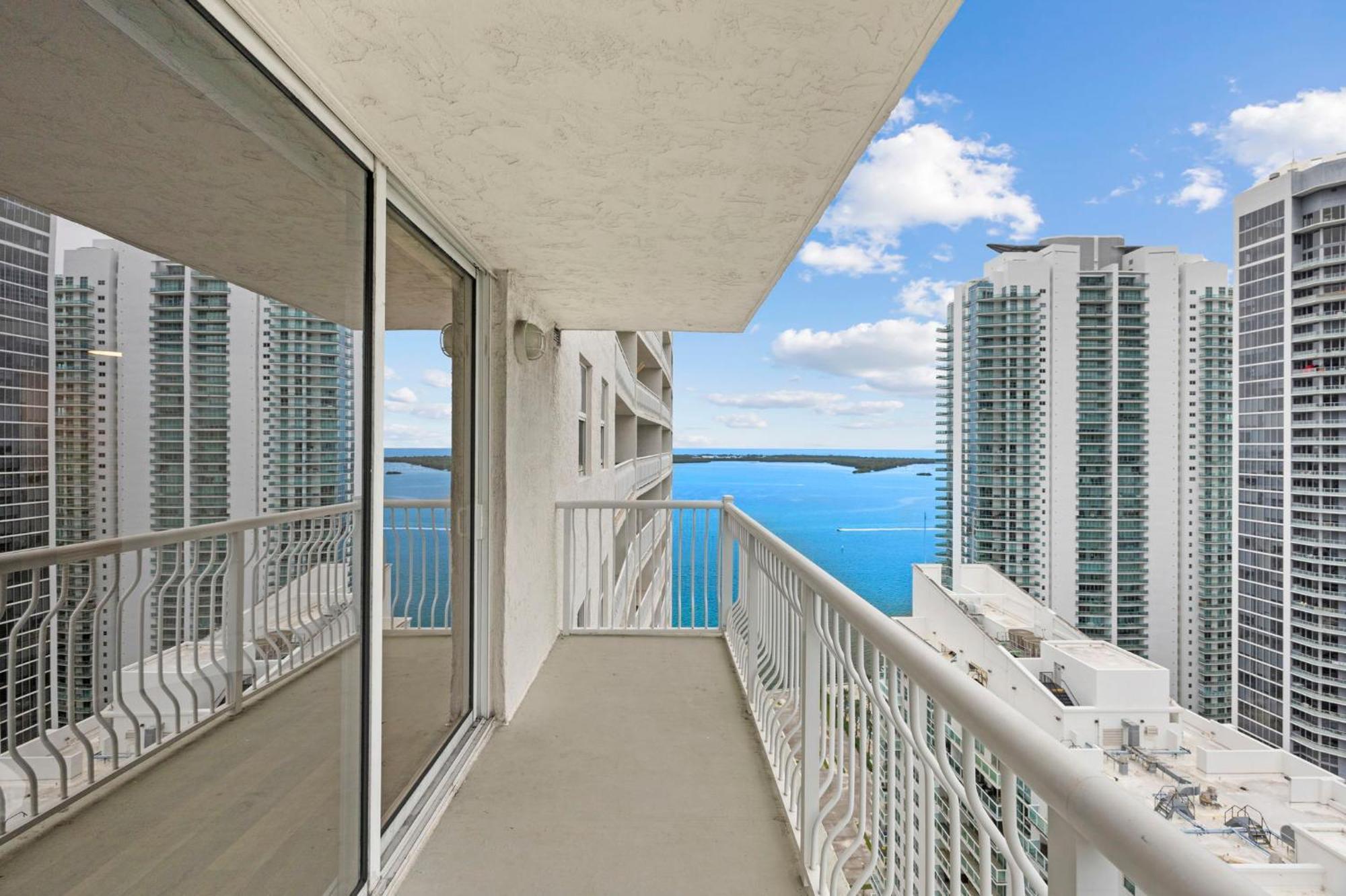 Breathtaking Views & Prime Location In Brickell Apartment Miami