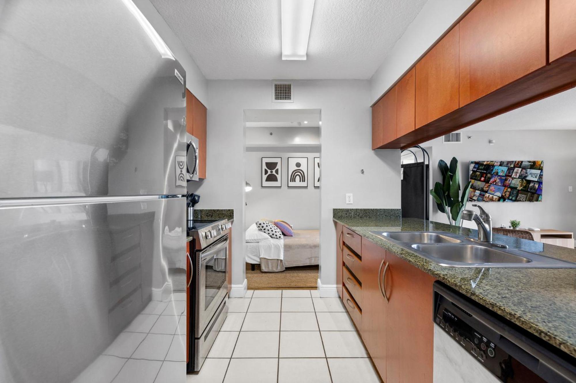 Breathtaking Views & Prime Location In Brickell Apartment
