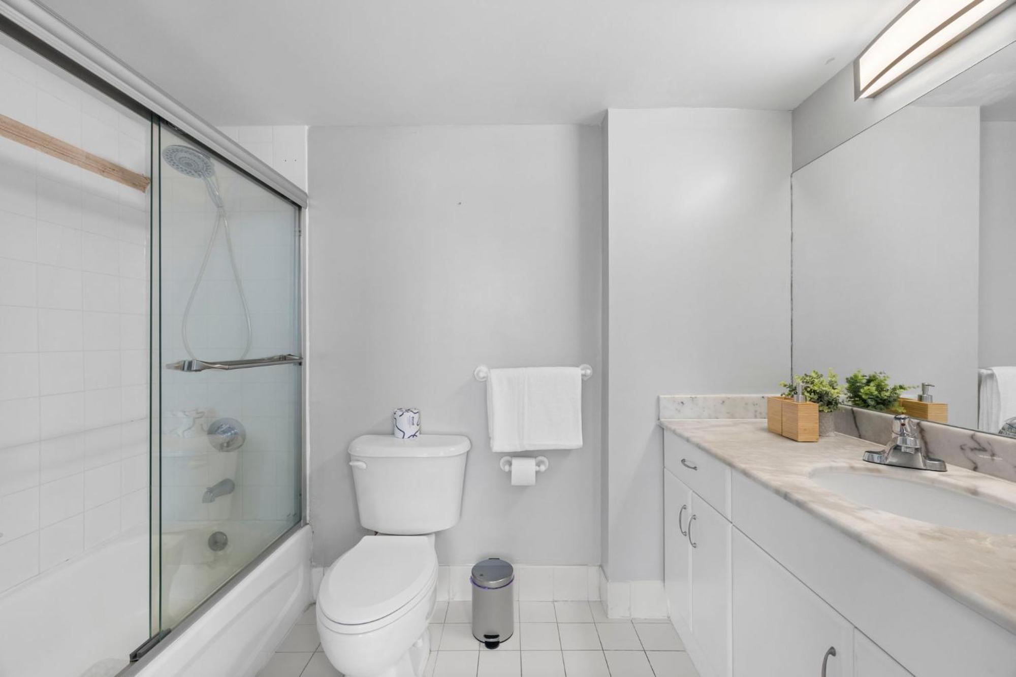 Apartment Breathtaking Views & Prime Location In Brickell *