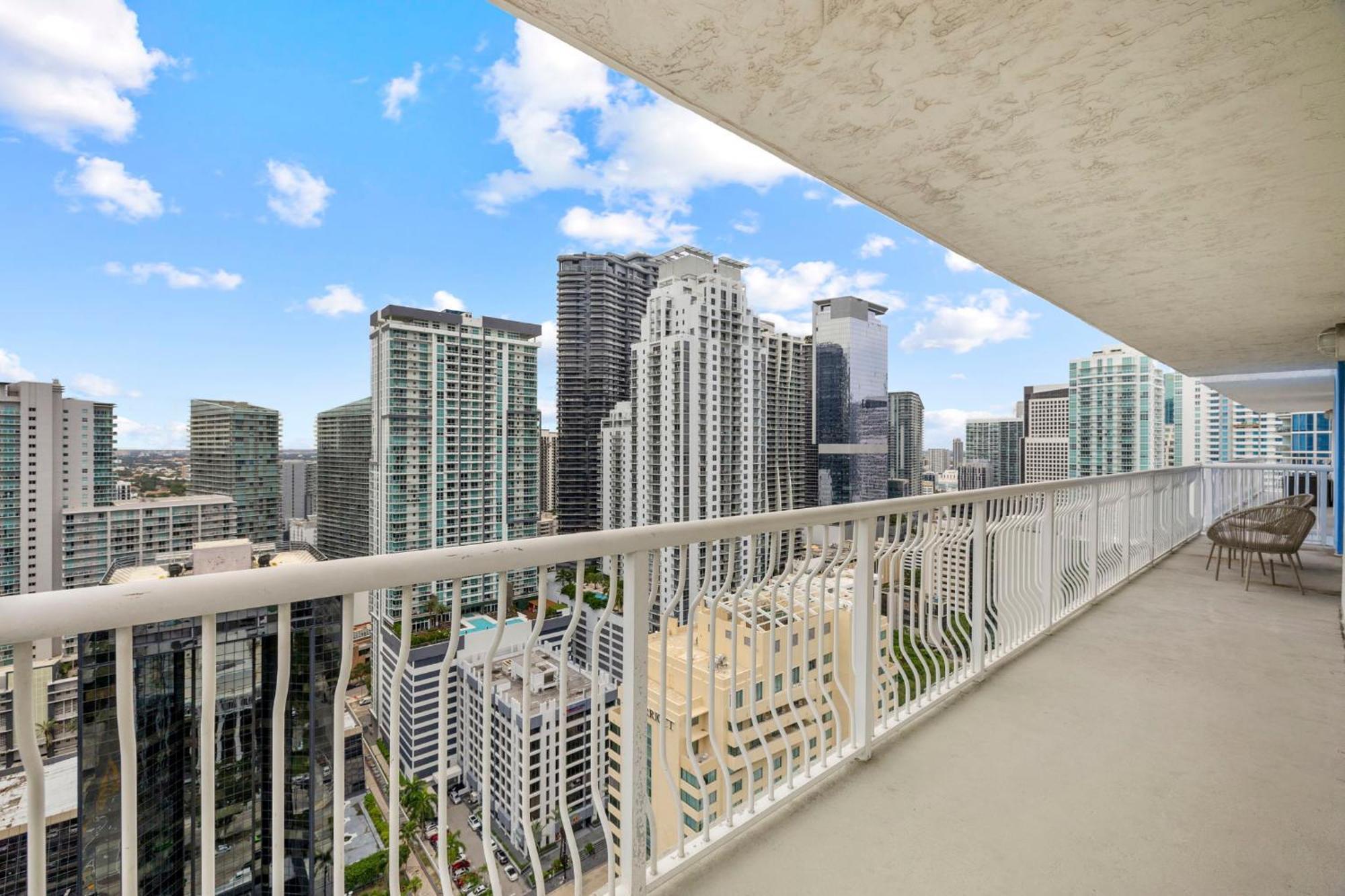 Breathtaking Views & Prime Location In Brickell *
