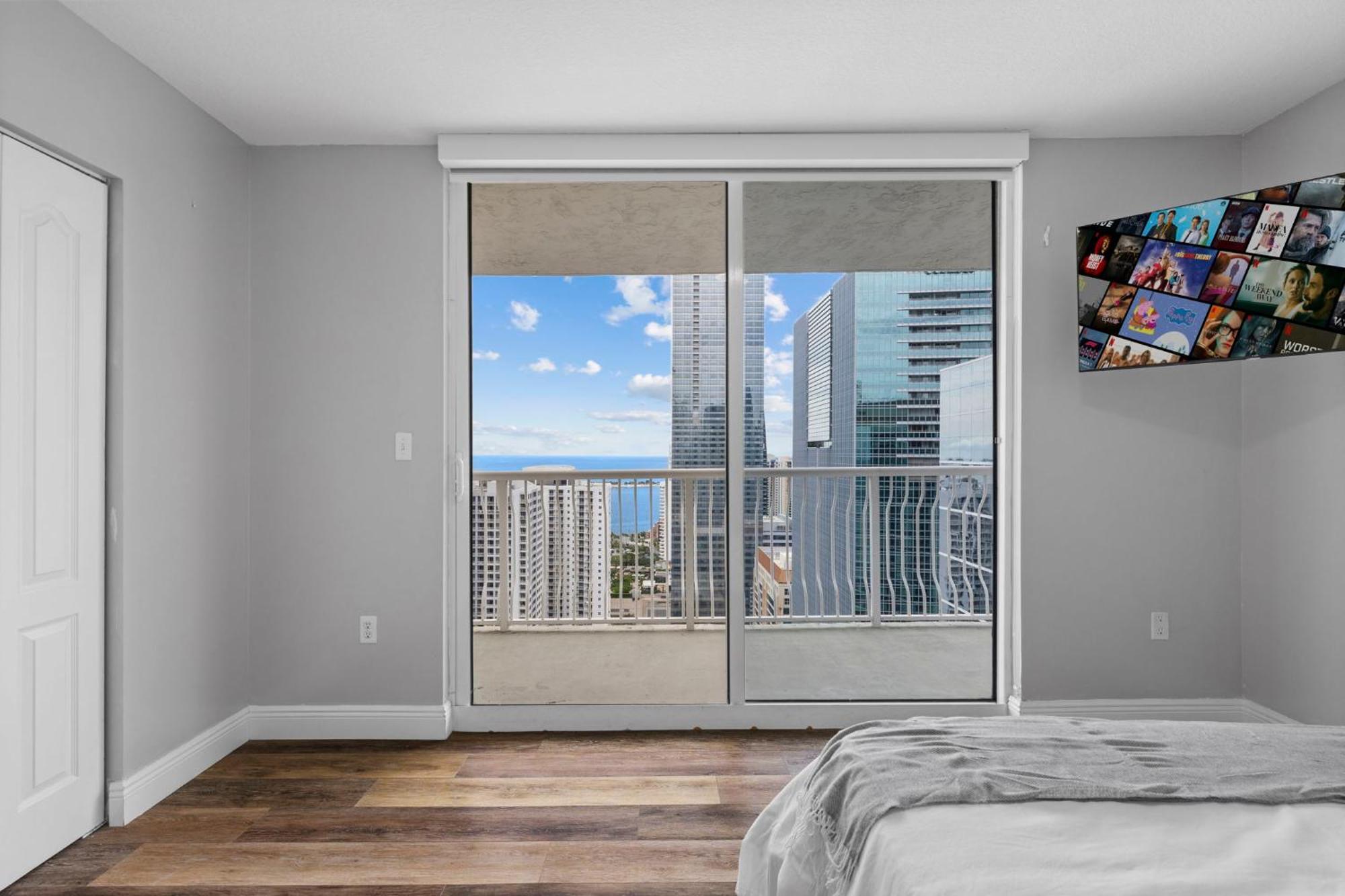 Breathtaking Views & Prime Location In Brickell Apartment Miami