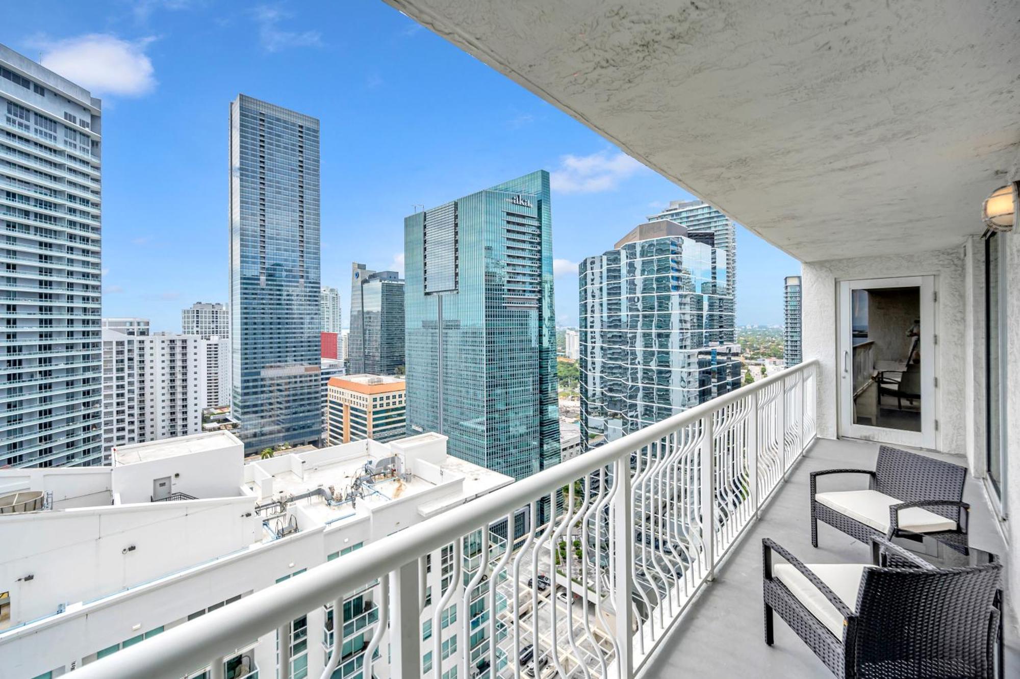 The Club - 1200 Brickell Bay Drive Apartment